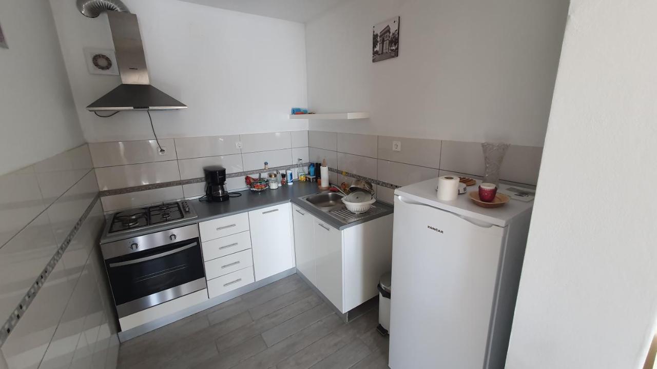 Angel Apartment Drnis Bagian luar foto