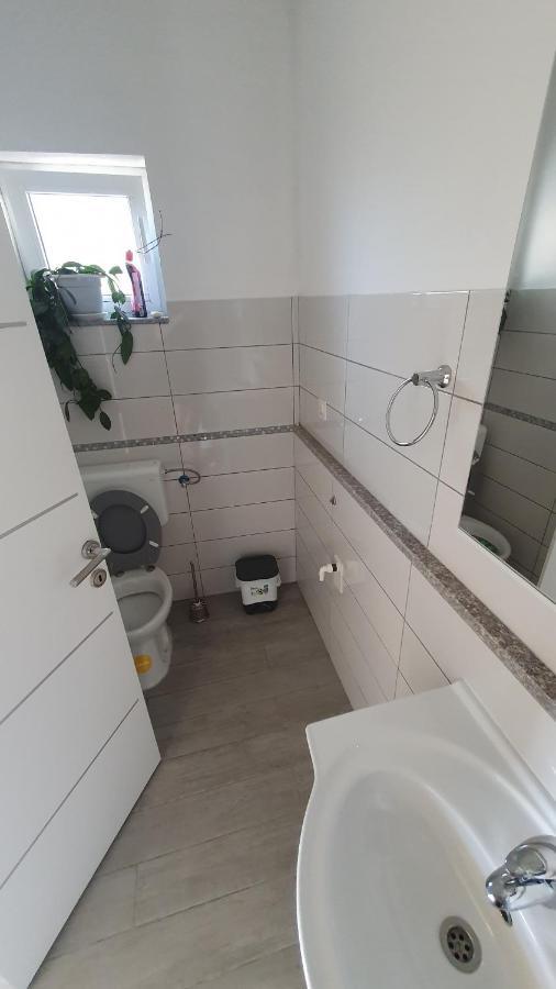 Angel Apartment Drnis Bagian luar foto