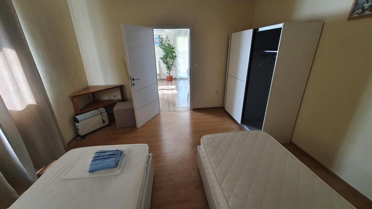 Angel Apartment Drnis Bagian luar foto