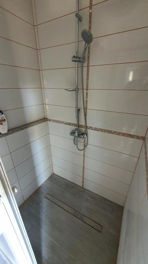 Angel Apartment Drnis Bagian luar foto