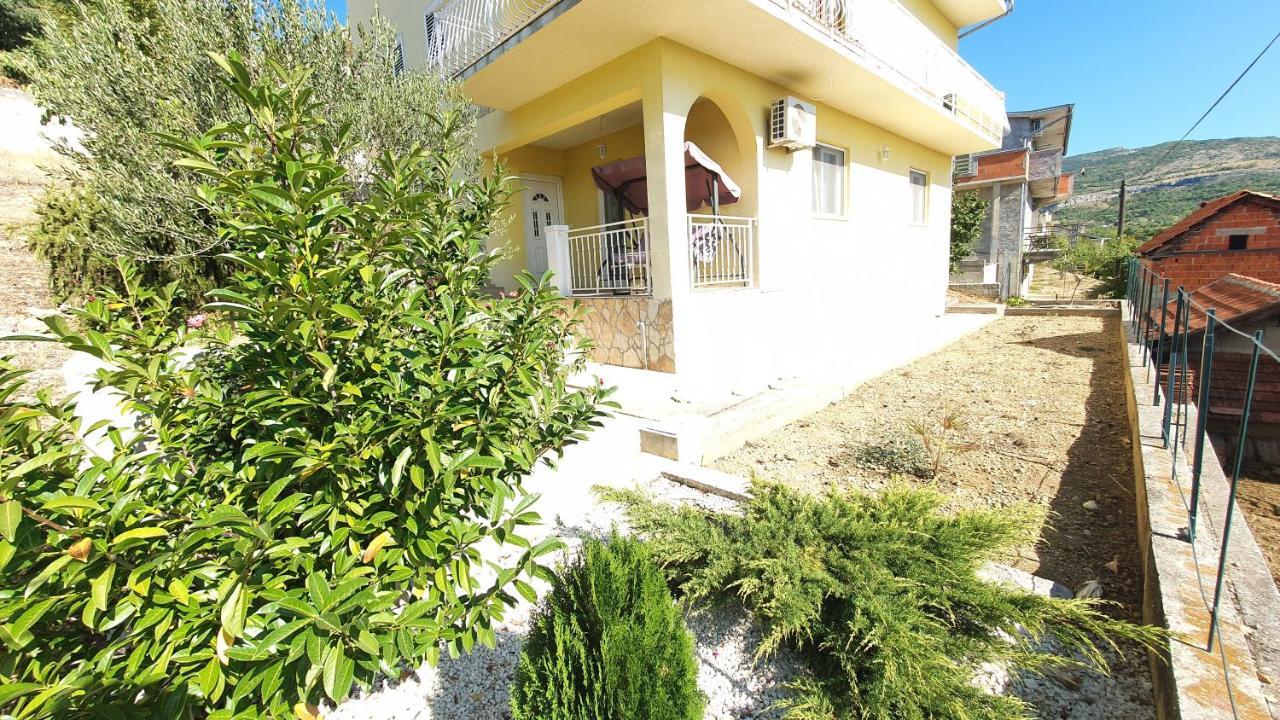 Angel Apartment Drnis Bagian luar foto